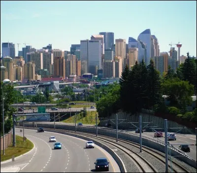 Calgary est une ville située aux/au :