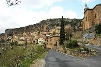 Je vous emmène maintenant en Occitanie, à Comprégnac. Village de l'arrondissement de Millau, dans le parc naturel régional des Grands Causses, il se situe dans le département ...