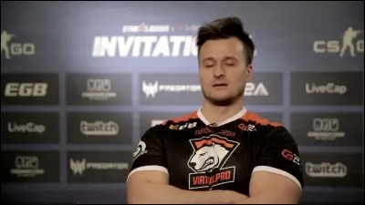 Quel joueur est connu pour avoir de gros muscles ?