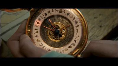 Voici une main tenant un étrange objet, lequel, si vous le reconnaissez, vous permettra d'identifier à qui la main appartient...