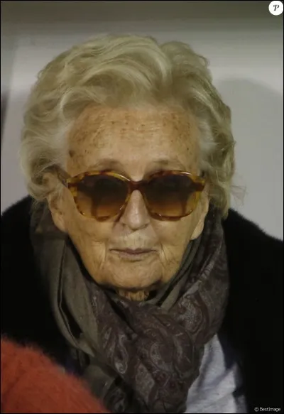 Dernièrement j'ai rencontré la première dame, à l'occasion d'une oeuvre de charité, elle m'a semblé ...