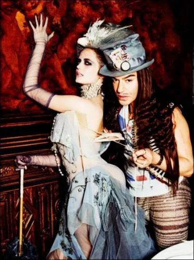 Cet homme est un clbre styliste connu pour son excessivit, qui est-il ?