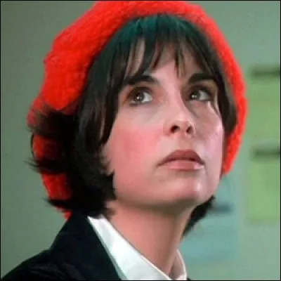 Où Adrian travaille-t-elle dans ce premier film ?