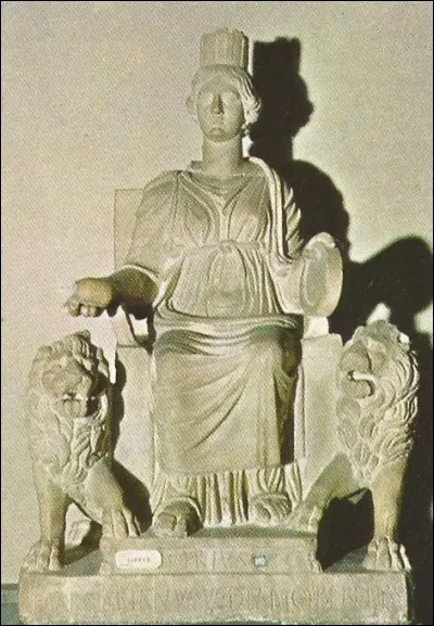 D'après Pausanias, qu'était originellement Cybèle ?