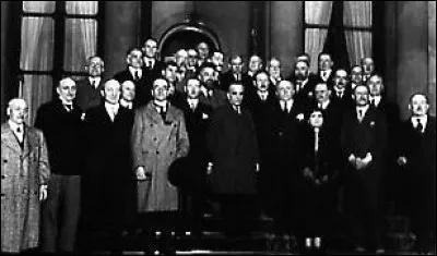 Cécile Brunschvicg, Irène Joliot-Curie et Suzanne Lacore ont été les premières femmes membres du gouvernement français. En quelle année était-ce ?