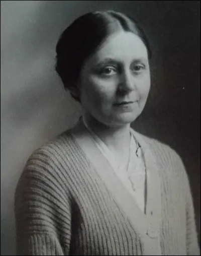 Yvonne Pouzin a été la première femme devenir praticien hospitalier en France. En quelle année était-ce ?