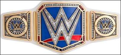 Qui est la premi&egrave;re championne de "SmackDown live" ?