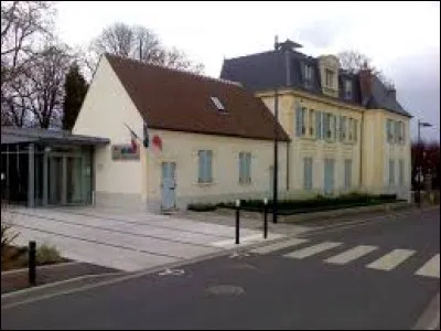 Ville Essonnienne, dans la région naturelle du Hurepoix, Ollainville se situe en région ...