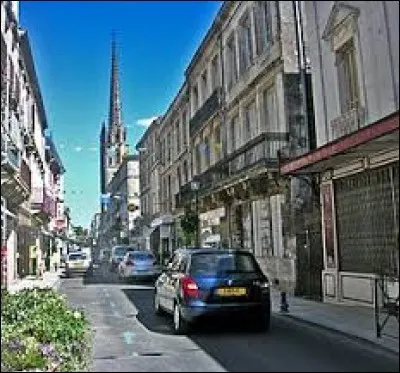 Actuellement, nous flânons dans les rues de la ville Girondine de Sainte-Foy-la-Grande. Nous nous trouvons en région ...