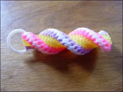 Cette jolie torsade à 10 brins n'est pas comestible mais son nom rime avec une délicieuse confiserie. Laquelle ?