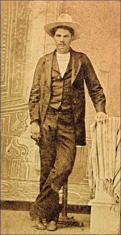 Il est mort en 1895 à El Paso à l'âge de 42 ans et a affirmé avoir tué 42 personnes.
Qui est-il ?