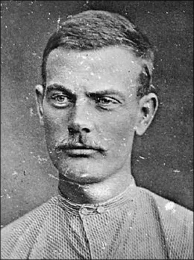 Il est entré dans la criminalité juste après la guerre de Sécession et faisait partie du gang "James-Younger"...