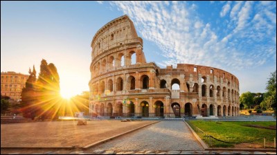 La capitale de l'Italie est surnommée "la ville éternelle". Quel est son nom ?