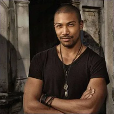 Qui considère-t-il comme un fils ?