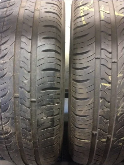 Quel est le prix unitaire d'un pneu arrière de l'hypercar ?