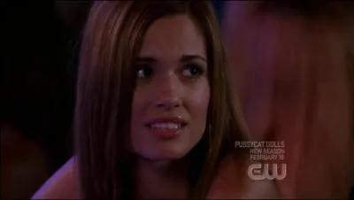 Comment s'appelle la nounou de James ?