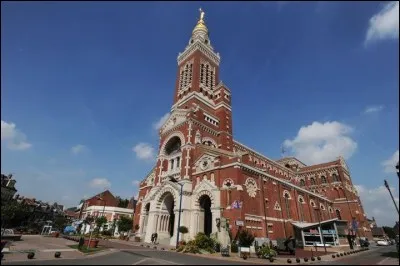 Quelle est cette ville qui fut l'enjeu de terribles combats pendant la Première Guerre mondiale ?