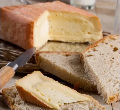 Philippe Abrams est directeur d'une agence de la poste à Salon-de-Provence, poussé par sa femme il demande sa mutation dans un autre poste, au bord de la Méditerranée, mais c'est à Bergues, dans le Nord, qu'il atterrit. Les débuts sont difficiles ...