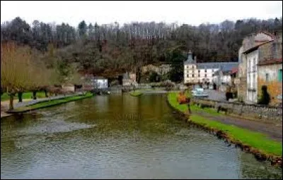 Quelle ville de Dordogne est surnommée "la Petite Venise du Périgord" ?
