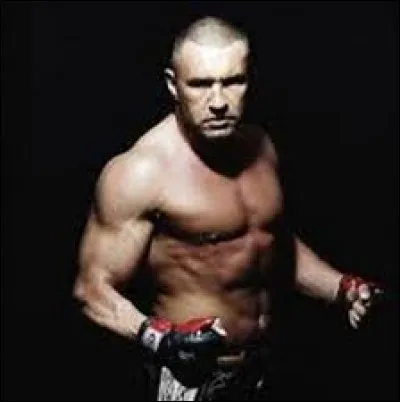 Quel mot n'a aucun rapport avec les deux autres ?