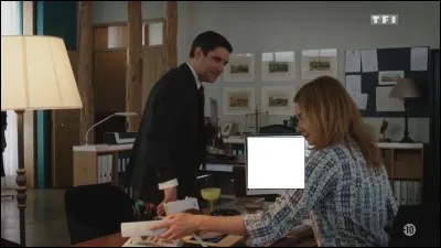 Quel est le fond d'écran du bureau d'Alice ?