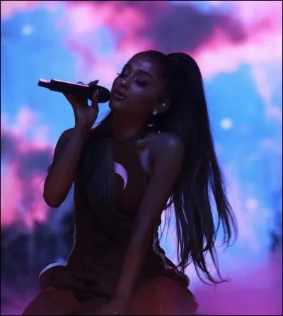 Dans quelle ville un attentat a-t-il eu lieu le 22 mai 2017 durant un de ses concerts du ''Dangerous Woman Tour'' ?