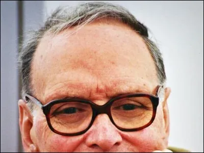 À quel compositeur doit-on les bandes-son de films comme Il était une fois en Amérique, Pour une poignée de dollars, ou le Le clan des Siciliens?