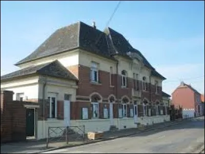 Village des Hauts-de-France, dans l'arrondissement d'Arras, Puisieux se trouve dans le département ...