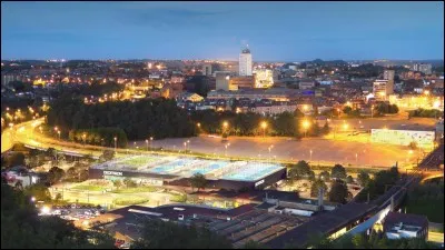 Charleroi est une ville située en :