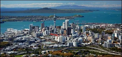 Lequel de ces pays a une ville nommée Auckland ?