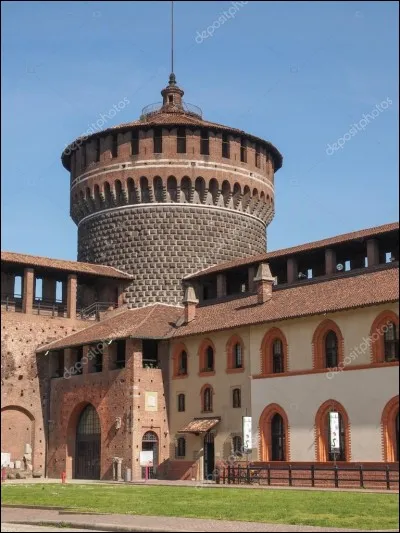Qui a reçu Léonard de Vinci en 1480 à Milan, au château des Sforza ?