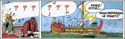 Quelle chanson "interprète" (brièvement) Assurancetourix à ses compagnons d'infortune, dans la galère « d'Astérix gladiateur »?