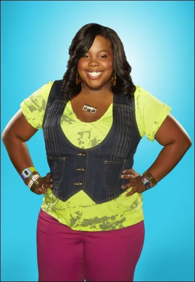 Contre qui Mercedes a-t-elle dû effectuer plusieurs 'combats de divas' ?