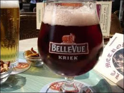 Quel produit aromatise et fait la particularité de la bière belge appelée ''Kriek'' ?