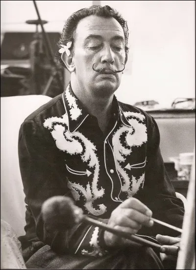 Quelle est l'épouse du peintre sur la photo ?