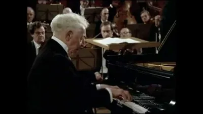 Il figure parmi les plus grands pianistes du XXe siècle .