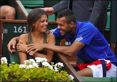 Comment se prénomme sa compagne ?