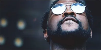 Avec lequel de ces artistes n'a-t-il pas fait de featuring ?