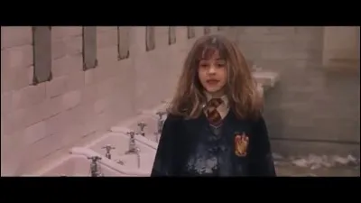 S'engage alors une bataille entre le troll et Harry et Ron. Grâce à quel sortilège appris en cours Ron parvient-il à assommer le troll ?