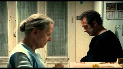 "Quelques heures de printemps" est un film réalisé en 2012 par Stéphane Brizé, dans lequel un homme de 48 ans, est obligé de retourner habiter chez sa mère. Il découvre alors que sa mère est condamnée par la maladie. Quel acteur incarne le héros du film ?