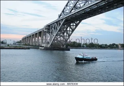 Entre quels deux endroits se trouve Kill Van Kull ?