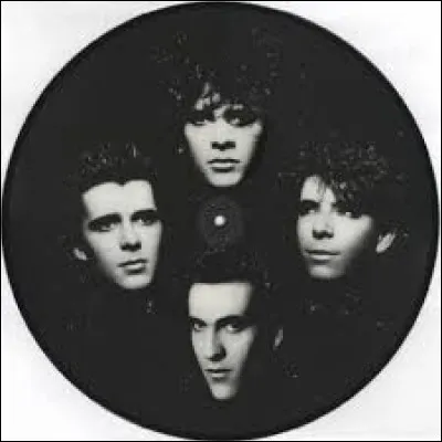 Qui a réalisé le clip de la chanson "Tes yeux noirs" en 1986 ?