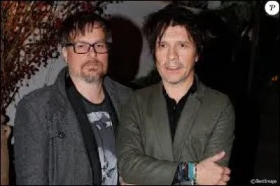 En 2001, Olivier Gérard un fan d'Indochine va intégrer le groupe en tant que nouveau compositeur. Quel est son surnom ?