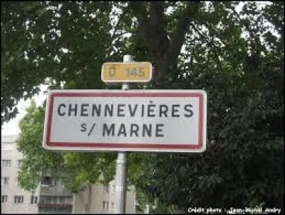Les résidents de Chennevières-sur-Marne (Val-de-Marne) sont des ...