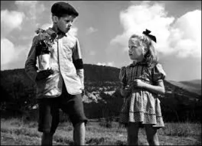 A même pas 6 ans, cette comédienne française jouait l'un des principaux personnages du film "Jeux interdits", sorti en 1952. Qui est cette actrice ?