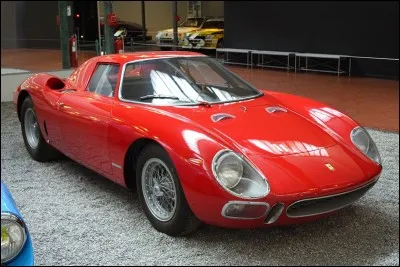 Quelle est cette vieille voiture ?