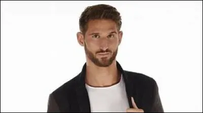 Par qui Charles est-il attiré ?