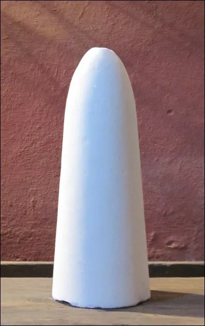 Où s'installe la première raffinerie de sucre de canne en Anjou ?