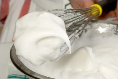 À quoi compare-t-on le Crêmet d'Anjou à la dégustation ? On dit que c'est comme manger...