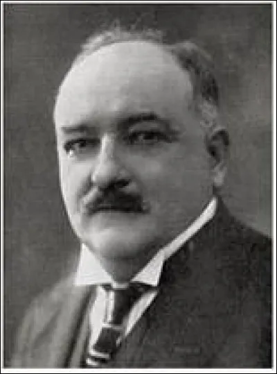 Quel célèbre gastronome a mis le Crêmet d'Anjou à l'honneur ?